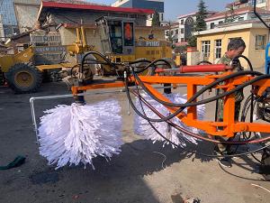 2020年11月11日山西省晉中市昔陽縣公路管理段與河南都市機械設備有限公司合作，在宋段長王隊長凌師傅的精心安排指導下與喬主任祝師傅的積極努力，成功研制出了加寬雙護欄板600mm護欄清洗機
